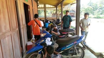 PELATIHAN MEKANIK SEPEDA MOTOR DI DESA DLINGO